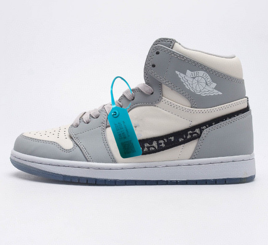 The shoe factory direstly supplies AJ1 fashionable and versatile men's and women's shoes